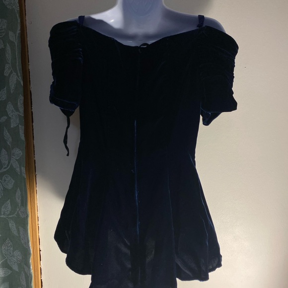 80s Vintage Velvet Off Shoulder Top - Picture 3 of 3